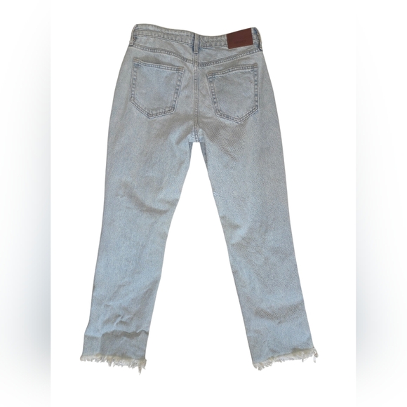 Hidden Los Angeles Distressed Light Wash Raw Hem. Size 27. 100% Cotton